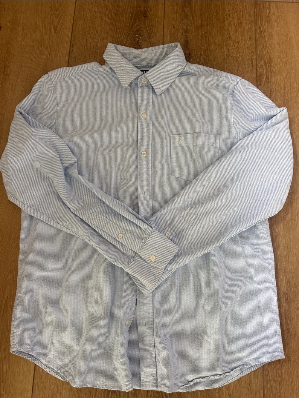 Mens Chaps buttons down shirt